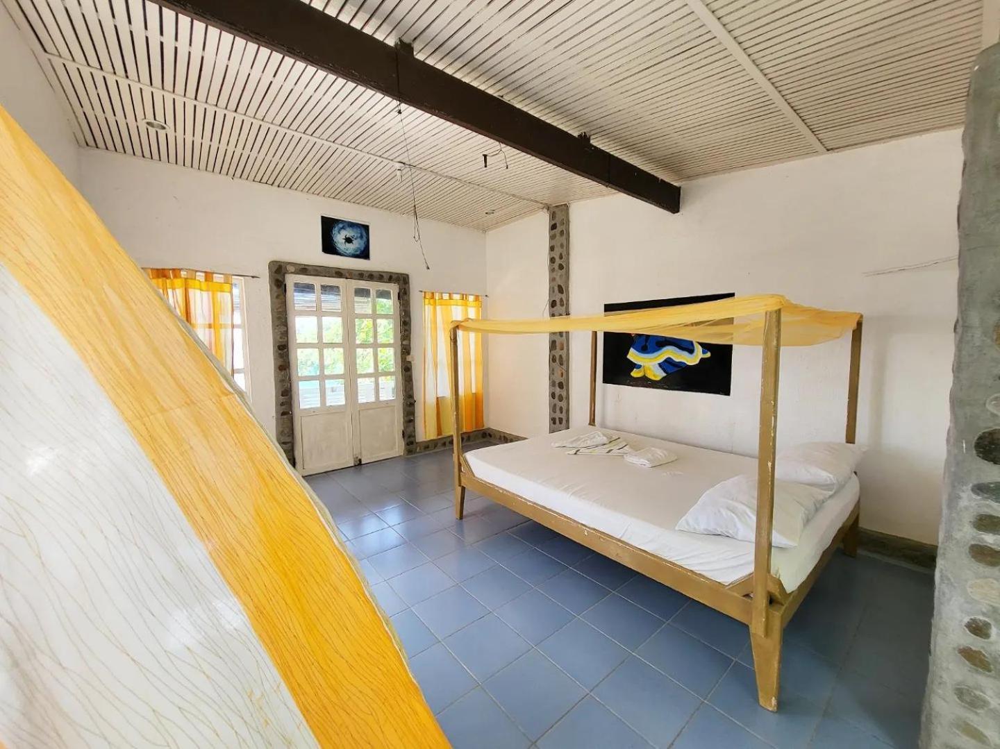 Liberty'S Lodge And Diving - Apo Island Dumaguete City Exterior photo