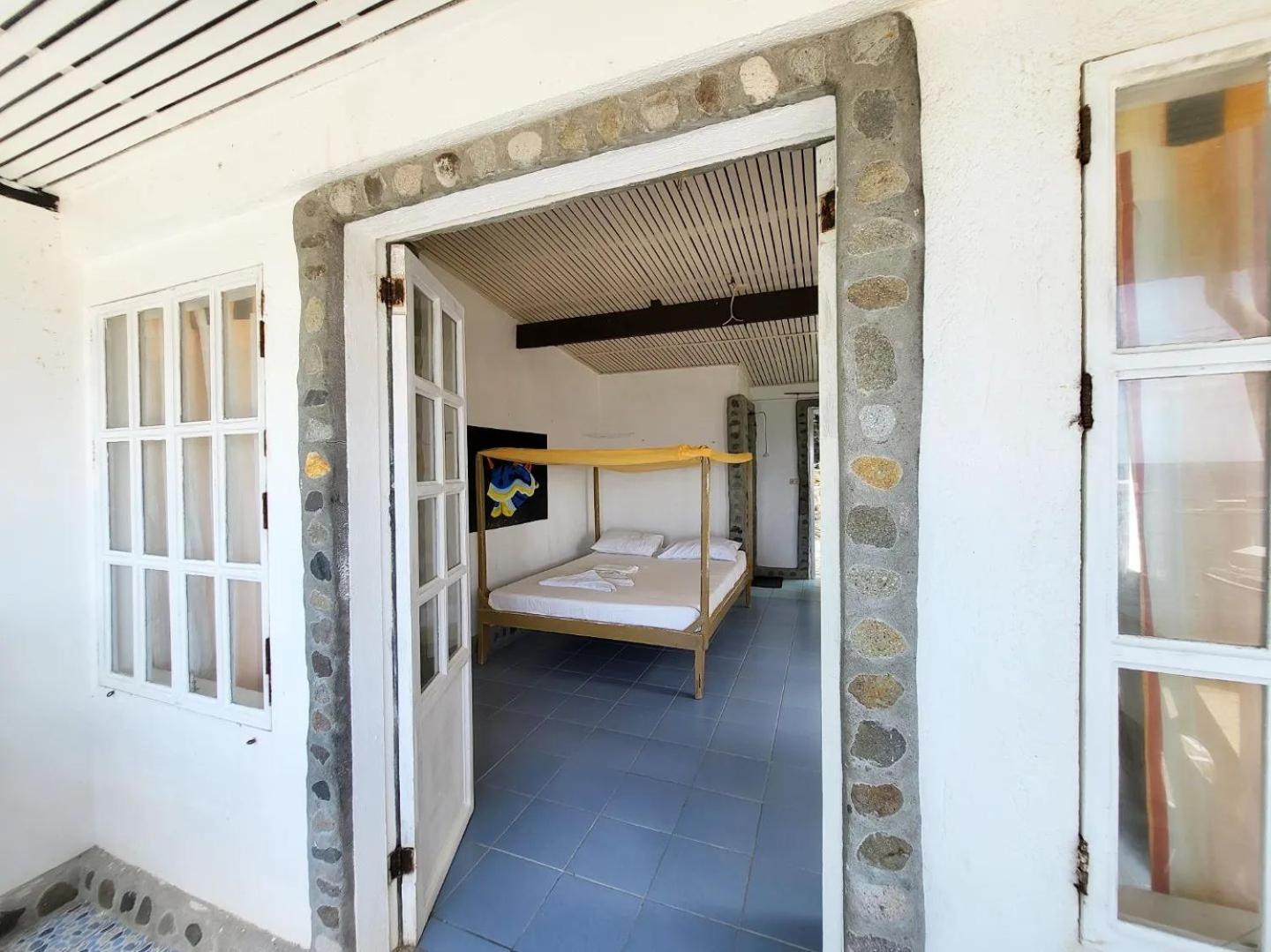 Liberty'S Lodge And Diving - Apo Island Dumaguete City Exterior photo