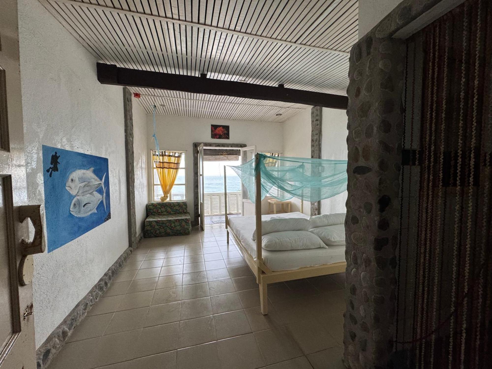 Liberty'S Lodge And Diving - Apo Island Dumaguete City Exterior photo