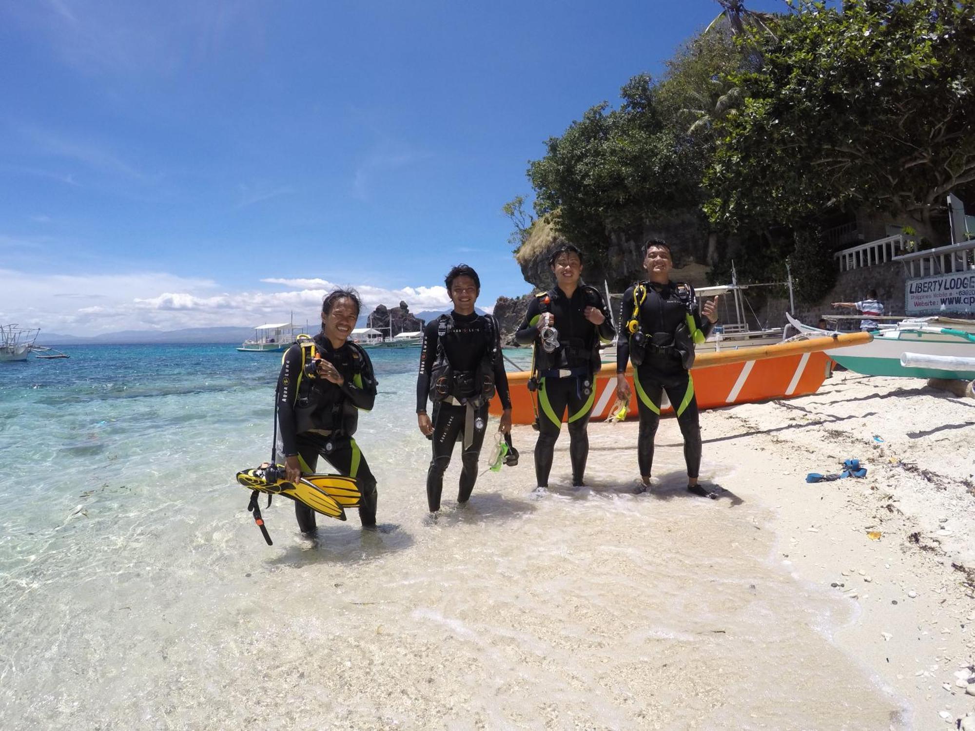 Liberty'S Lodge And Diving - Apo Island Dumaguete City Exterior photo