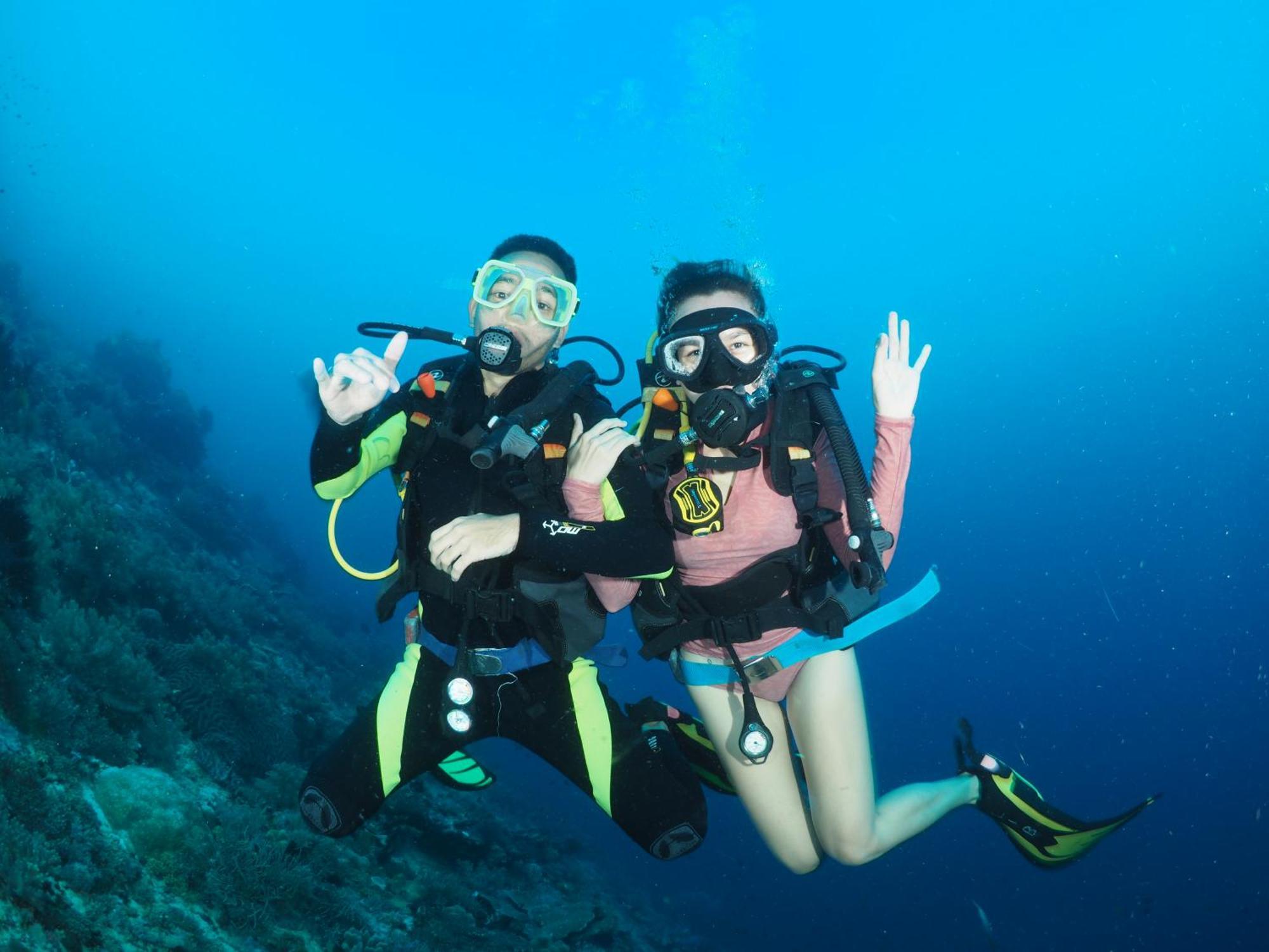 Liberty'S Lodge And Diving - Apo Island Dumaguete City Exterior photo