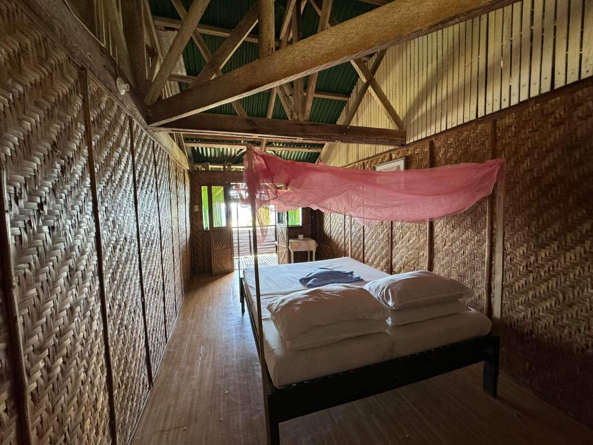 Liberty'S Lodge And Diving - Apo Island Dumaguete City Exterior photo