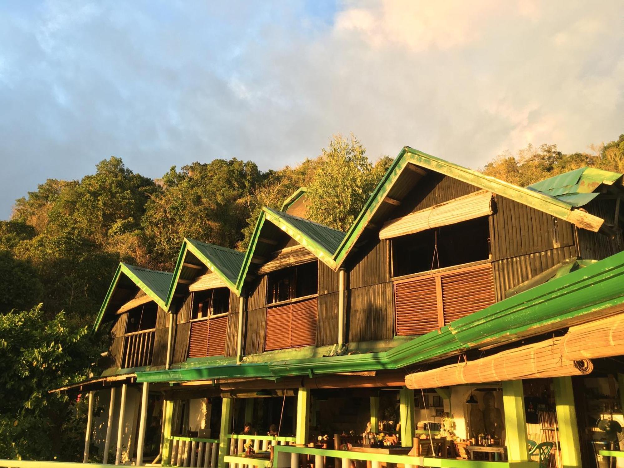 Liberty'S Lodge And Diving - Apo Island Dumaguete City Exterior photo