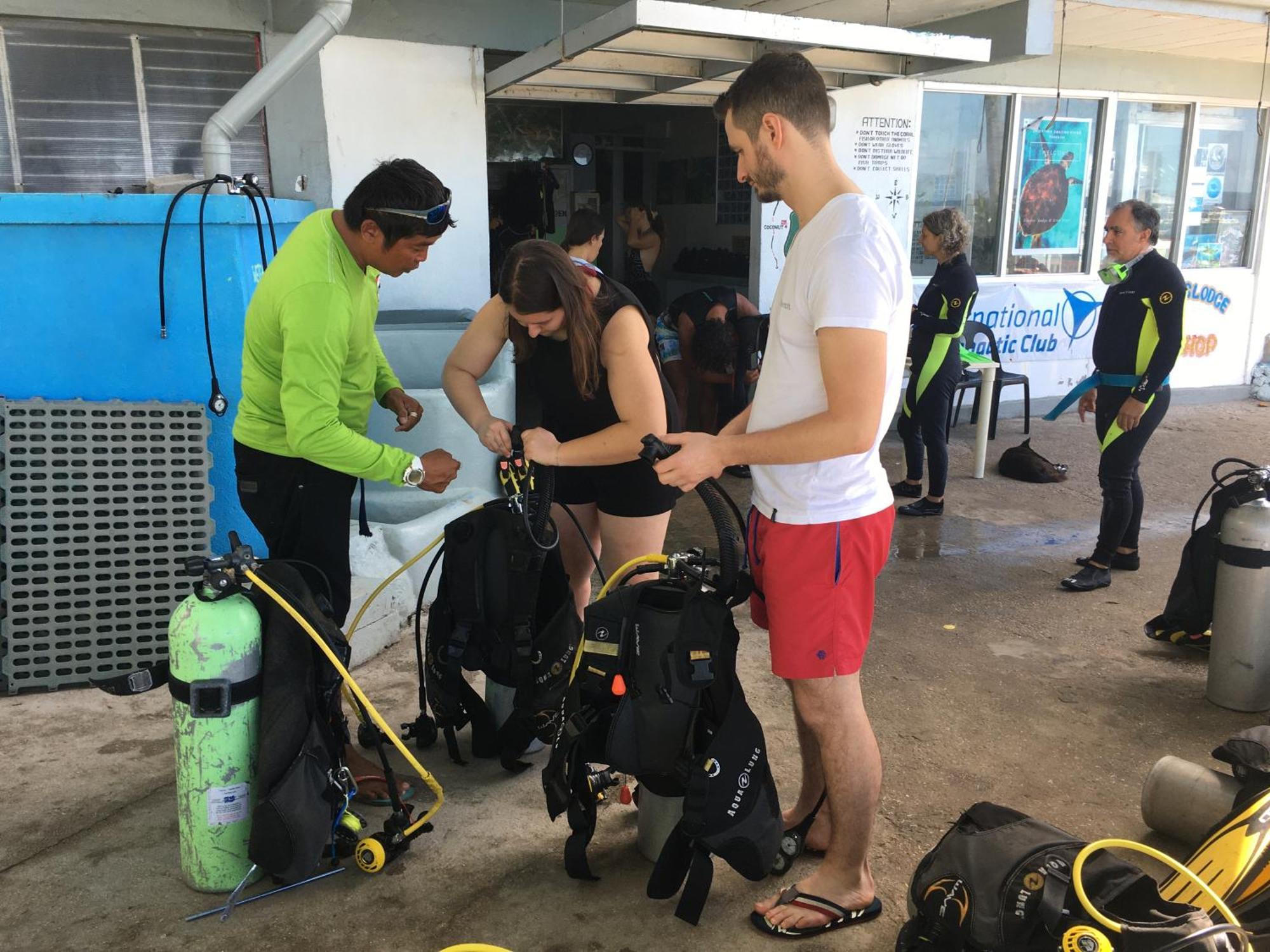 Liberty'S Lodge And Diving - Apo Island Dumaguete City Exterior photo