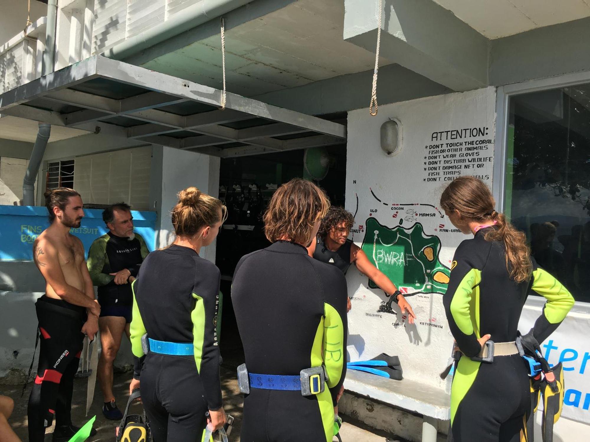 Liberty'S Lodge And Diving - Apo Island Dumaguete City Exterior photo